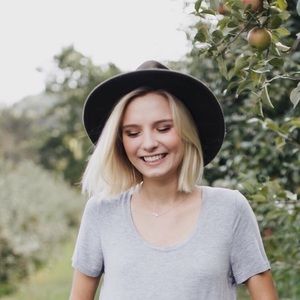 Meet your Posher, Kelsa